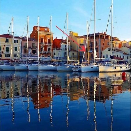 Maison Sur L'Ancien Port, La Maddalena Ла-Маддалена Экстерьер фото