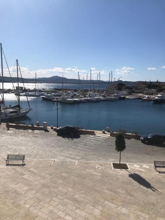 Maison Sur L'Ancien Port, La Maddalena Ла-Маддалена Экстерьер фото